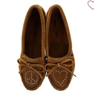 Minnetonka Peace and Love Moccasin